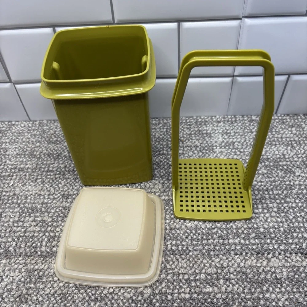 VTG Tupperware Pickle Keeper Pick A‎ Pickle Avocado Green Lid Strainer Complete